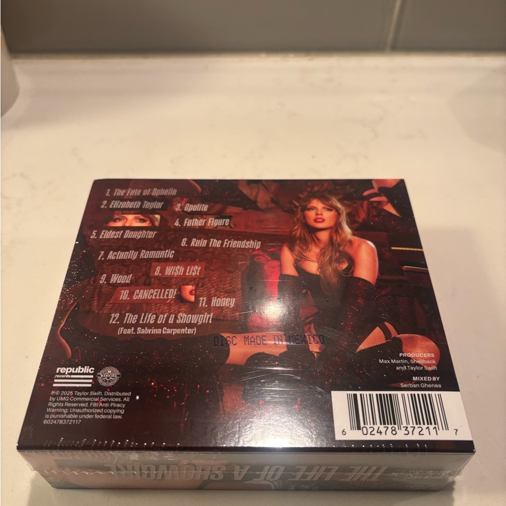 The Life of a Showgirl It’s Beautiful box set with bracelet NEW UNOPENED - Picture 5 of 5